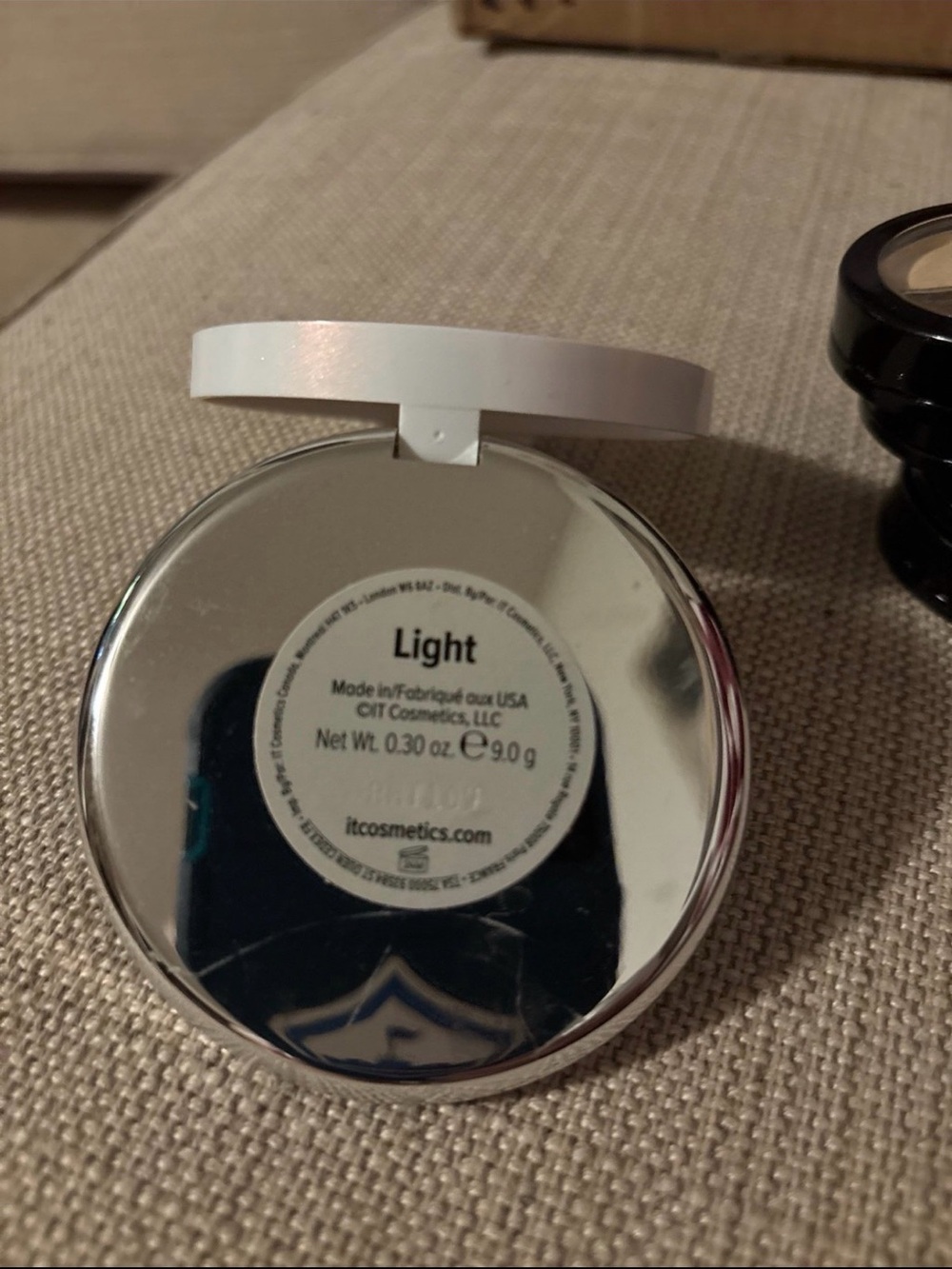 IT Cosmetics Pressed Powder Compact - Light/Beige - Picture 2 of 3
